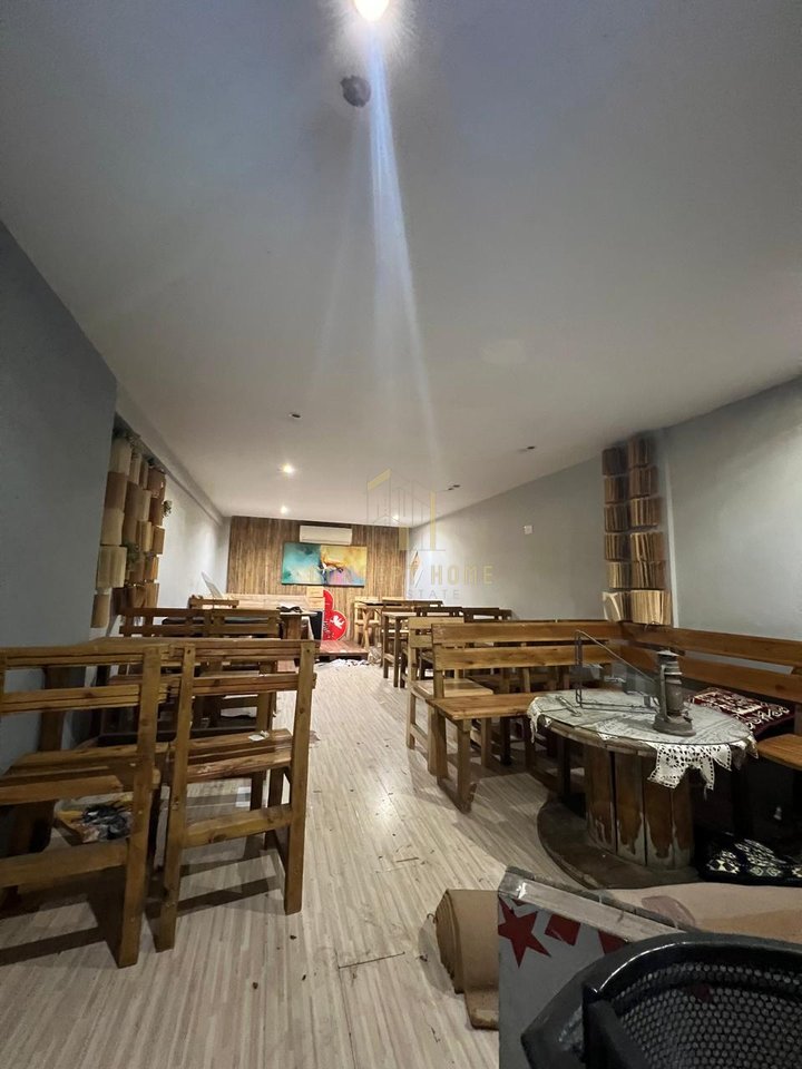 Business premises for rent in the Center.