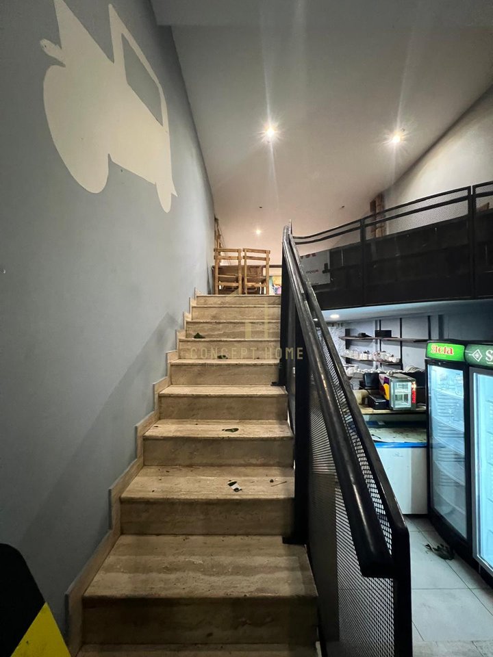 Business premises for rent in the Center.