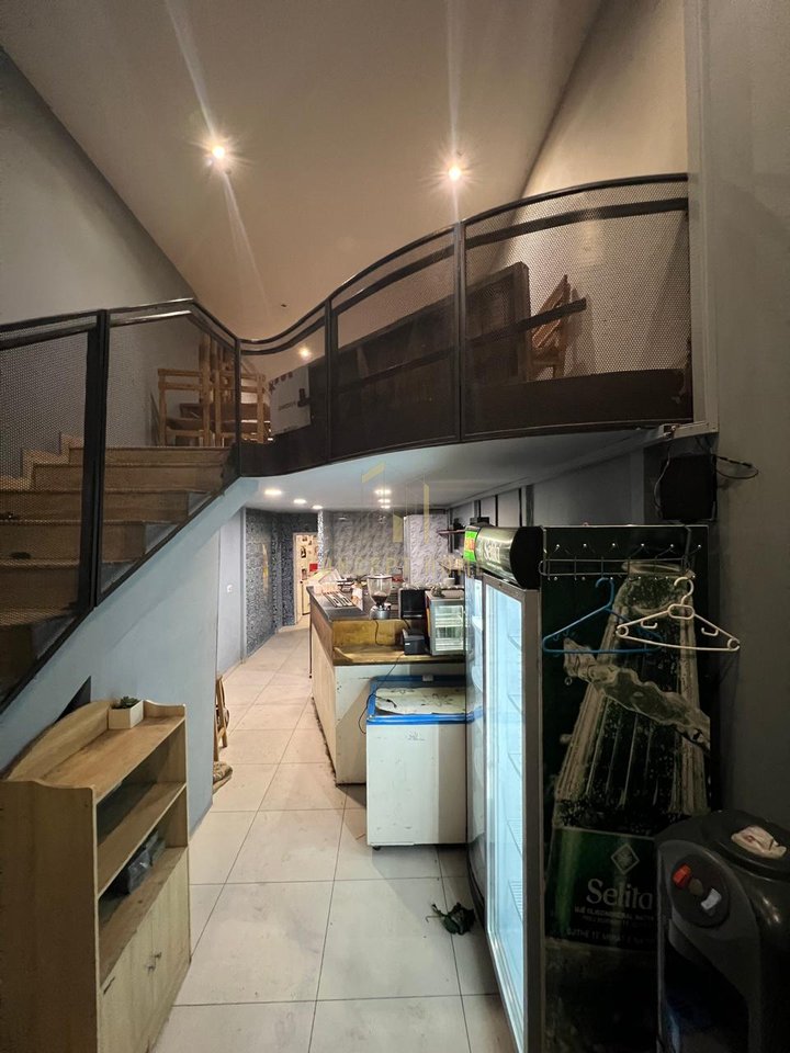 Business premises for rent in the Center.