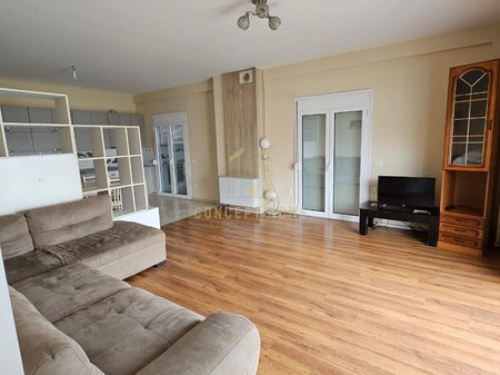 Jepet me qera apartament  3+1 tek Rruga e Elbasanit, Vilat Amerikane