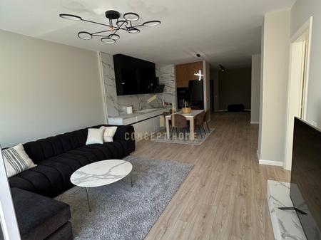 Jepet me qera super apartament 2+1+2+garderobe ne Linze
