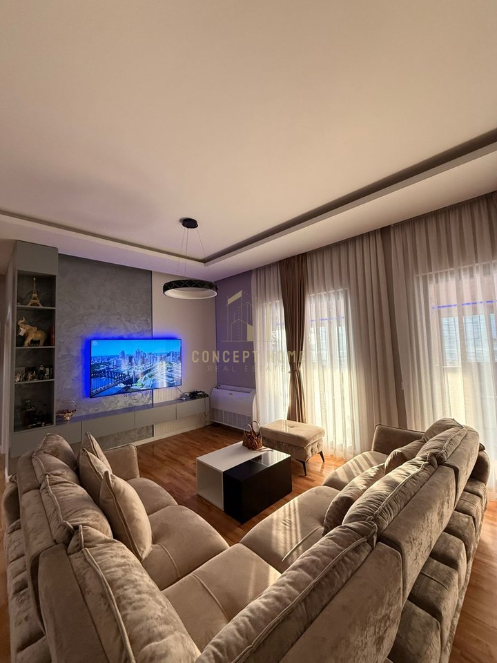 APARTAMENT (PENTHOUSE) NE SHITJE NE FRESK 2+1+2 (1 DHOME E DETIKUAR PER PALESTER)
