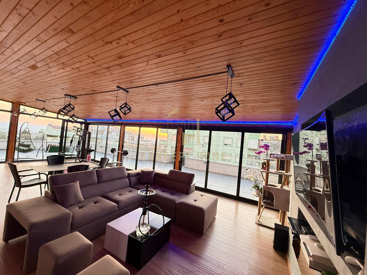 APARTAMENT (PENTHOUSE) NE SHITJE NE FRESK 2+1+2 (1 DHOME E DETIKUAR PER PALESTER)