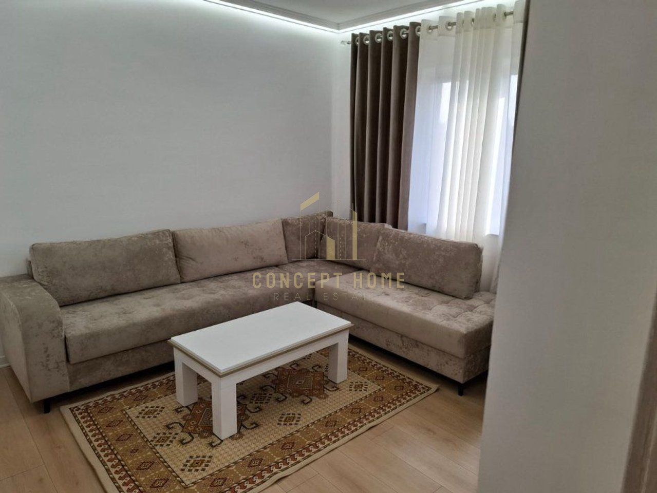 Jepet apartament me qera 1+1 Prane Stacionit te Trenit