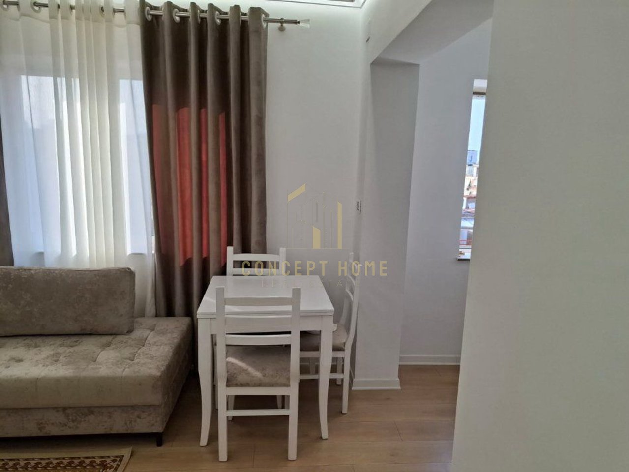 Jepet apartament me qera 1+1 Prane Stacionit te Trenit