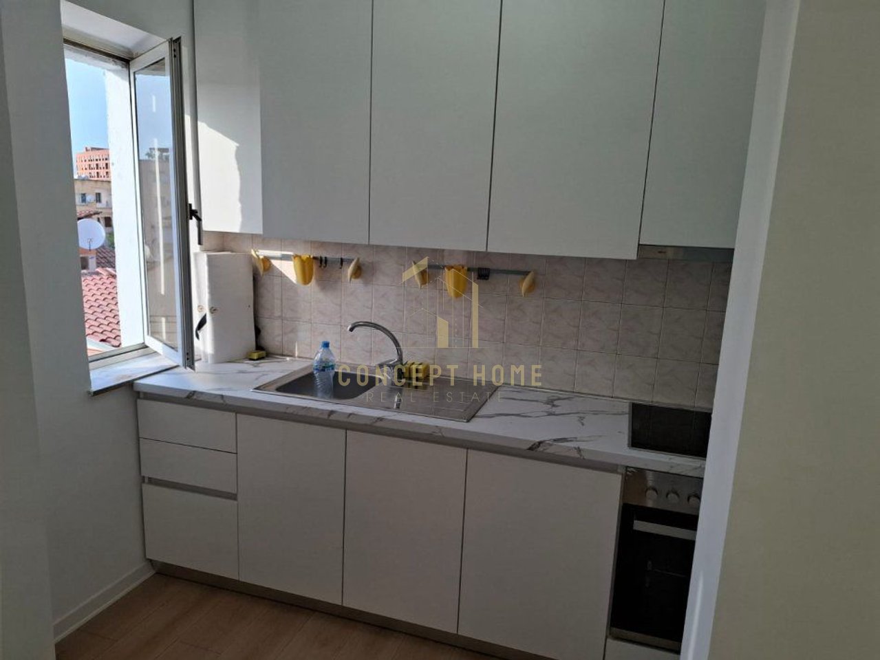Jepet apartament me qera 1+1 Prane Stacionit te Trenit