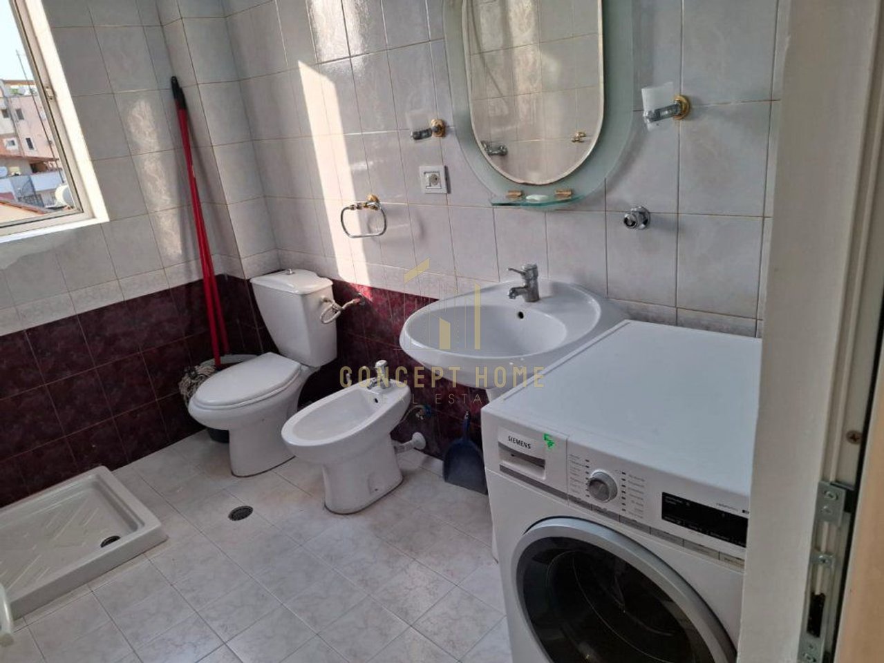 Jepet apartament me qera 1+1 Prane Stacionit te Trenit