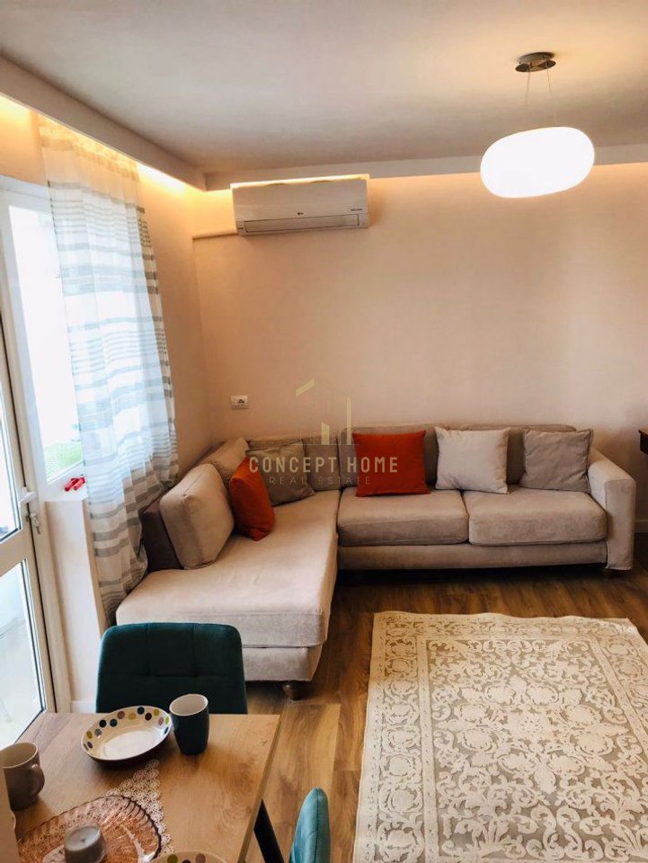 Jepet apartament me qera 1+1 tek Rruga Mine Peza