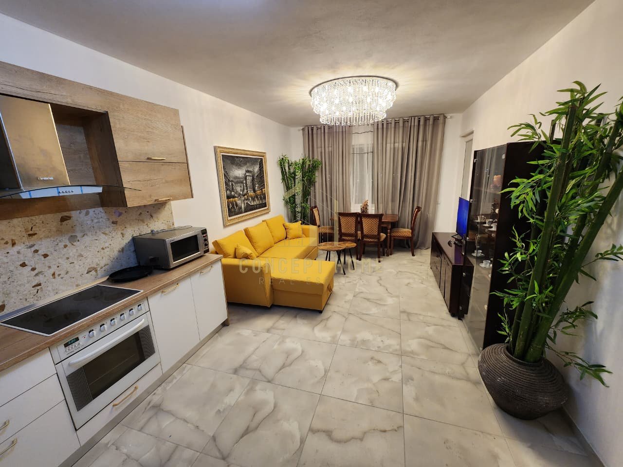 Jepet me qera apartament 2+1 tek Univers City