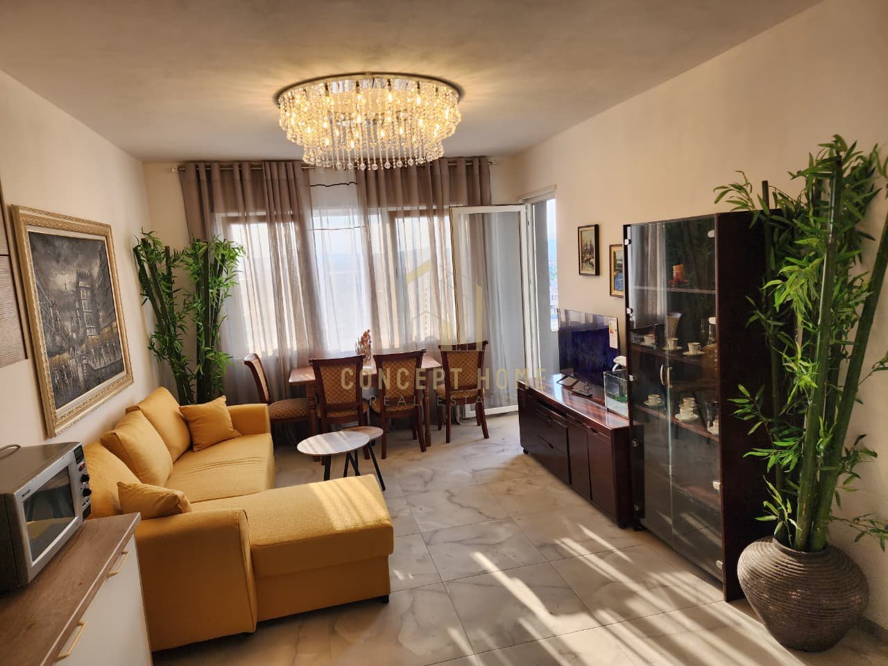 Jepet me qera apartament 2+1 tek Univers City
