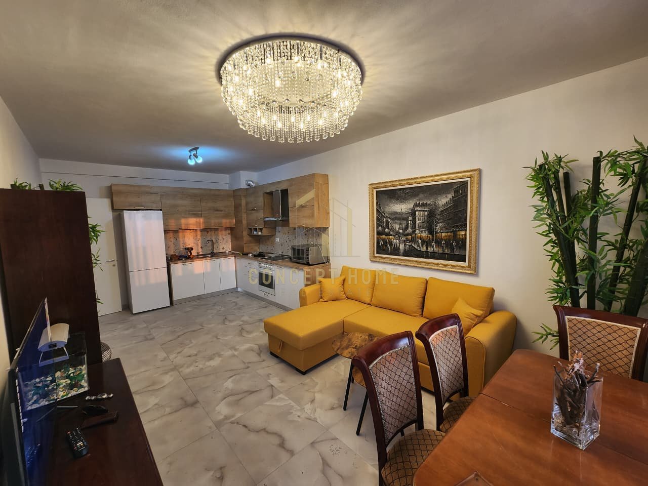 Jepet me qera apartament 2+1 tek Univers City