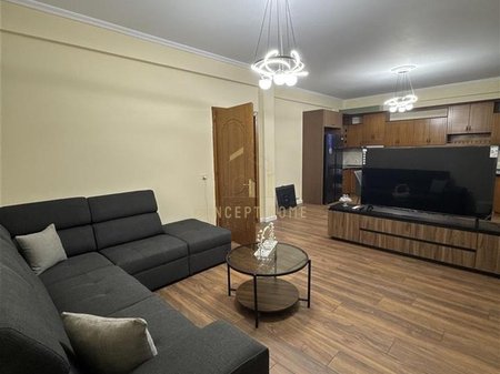 Jepet me qera ne Godine Private 2+1 Tek Kodra e Priftit