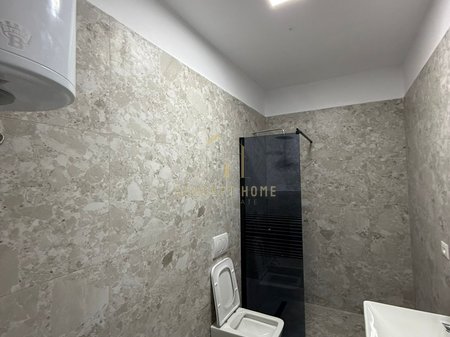 Shitet Apartament 1+1+ depo +parkimi te Shkembi kavajes
