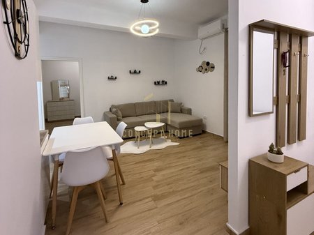 Affittasi 1+1 di una villa privata a Yzberisht.