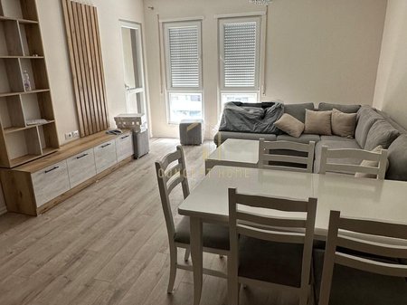 Jepet me qera apartment 2+1 Rruga 5 Maj