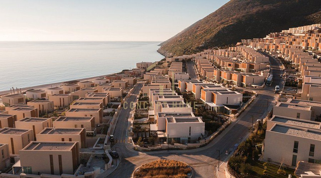 Modern villa in Green Coast 1, Palasë