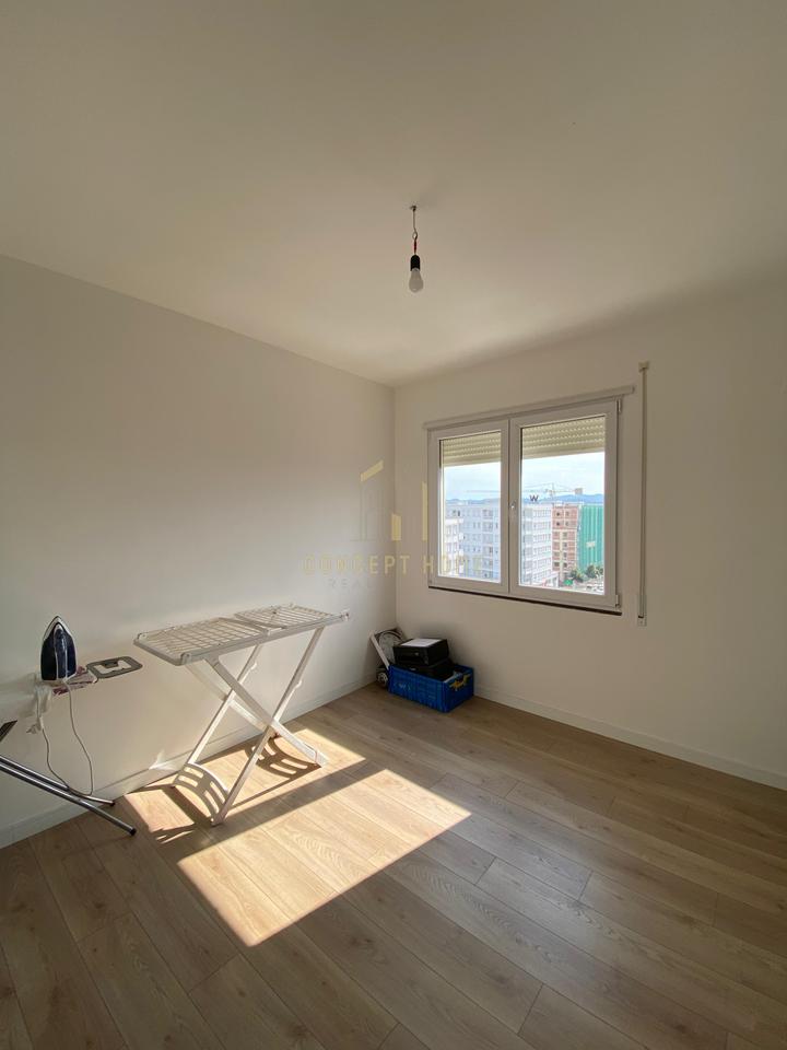 Shitet apartament 2+1 ne Kamez