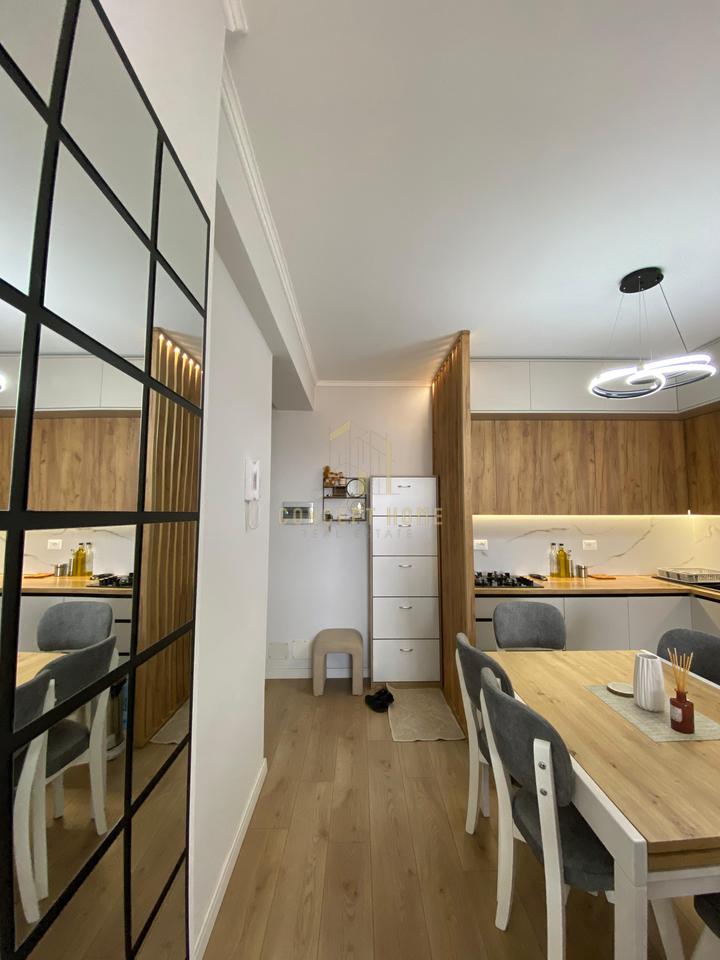 Shitet apartament 2+1 ne Kamez