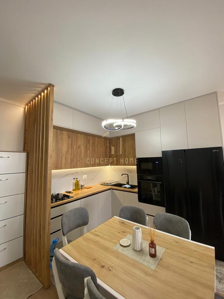 Shitet apartament 2+1 ne Kamez