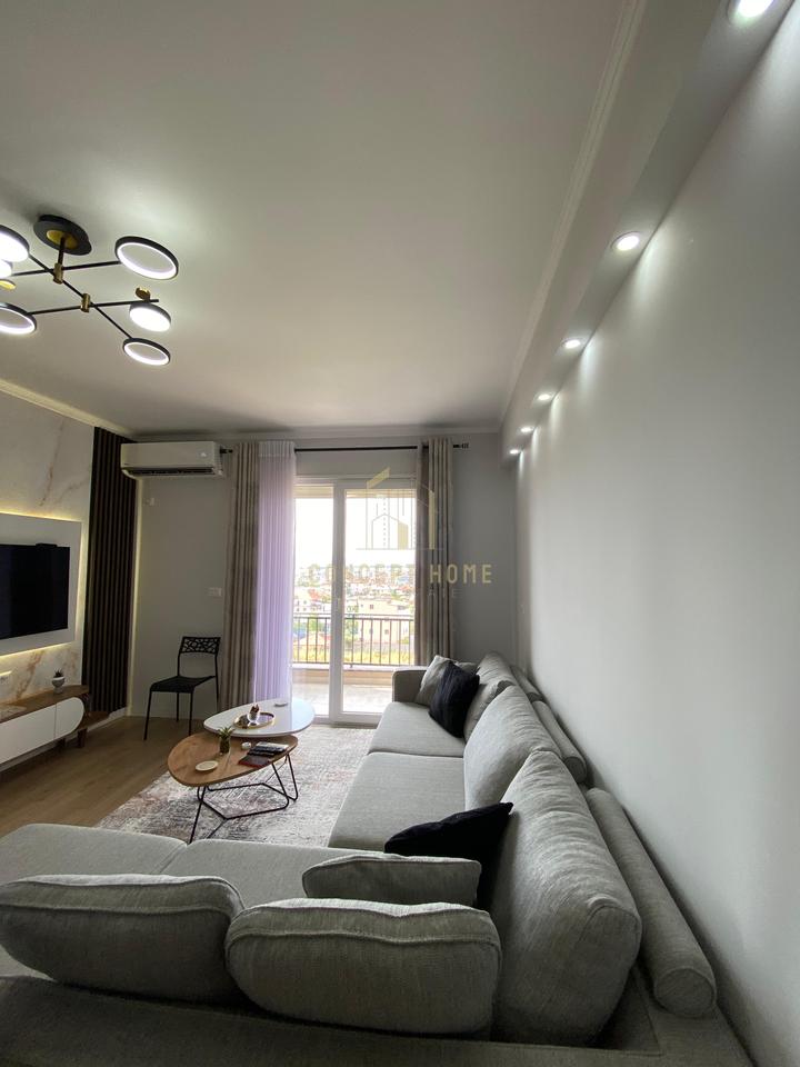 Shitet apartament 2+1 ne Kamez