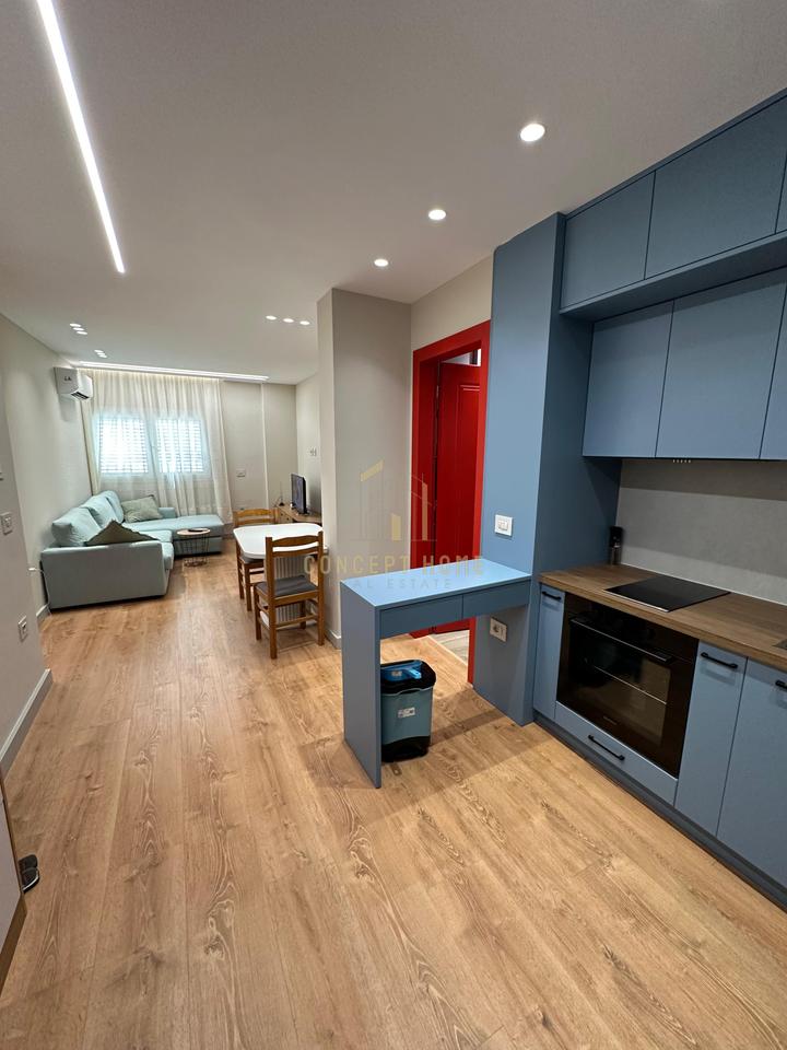 Super Apartament modern 2+1 Me Qira tek Komuna e Parisit, Tiranë - 700€ | 70 m²