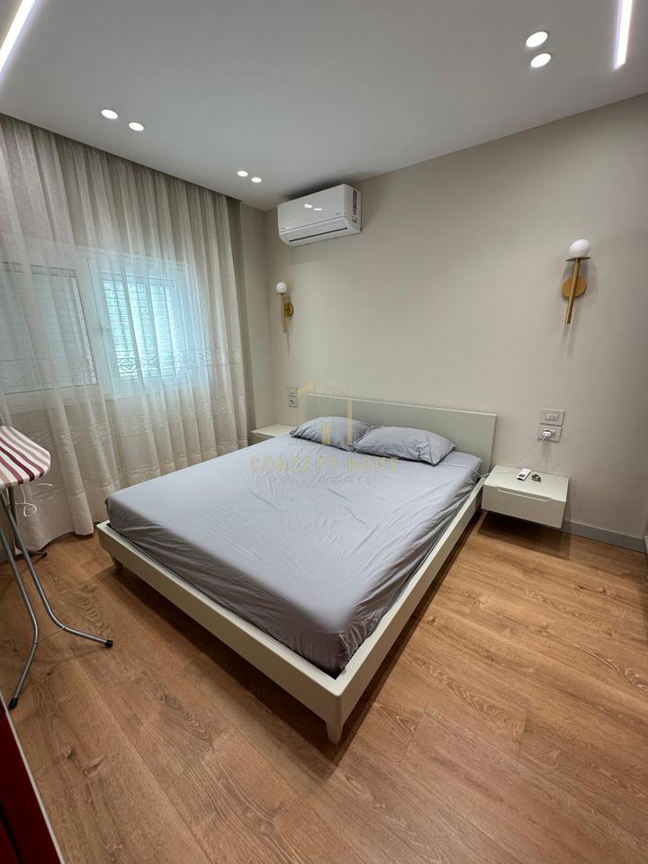 Super Apartament modern 2+1 Me Qira tek Komuna e Parisit, Tiranë - 700€ | 70 m²