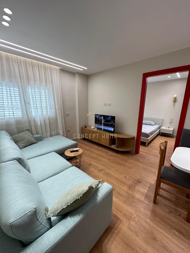 Super Apartament modern 2+1 Me Qira tek Komuna e Parisit, Tiranë - 700€ | 70 m²