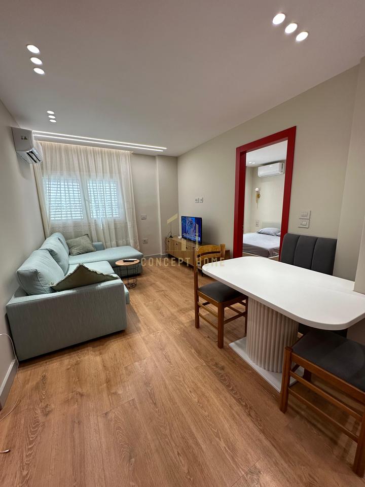 Super Apartament modern 2+1 Me Qira tek Komuna e Parisit, Tiranë - 700€ | 70 m²