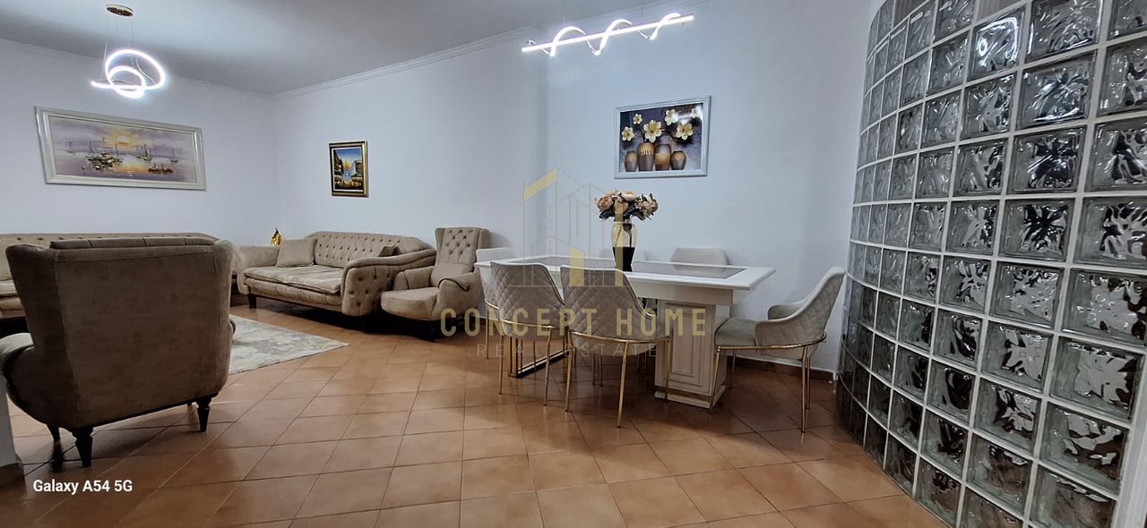 ? Apartament në shitje – Komuna e Parisit