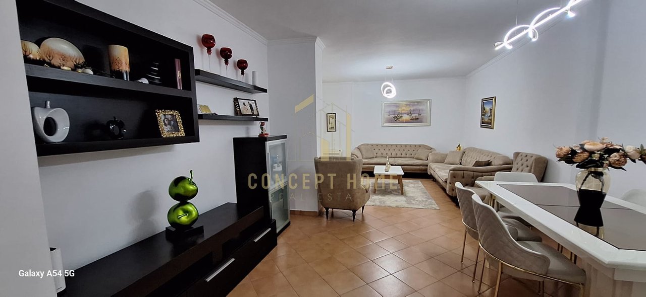 ? Apartament në shitje – Komuna e Parisit