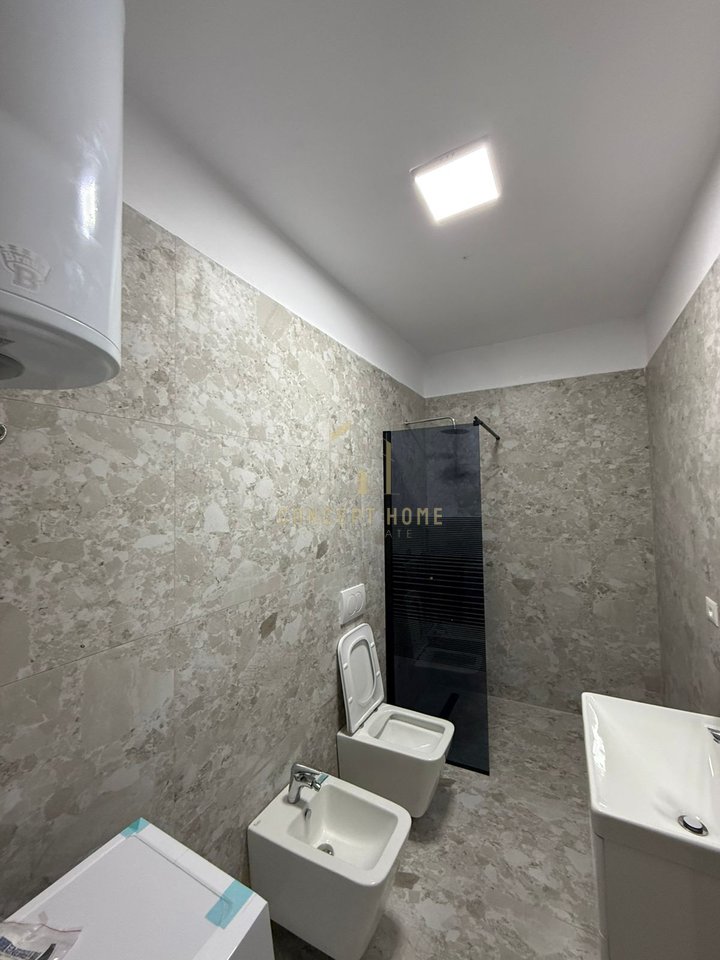 Shitet Apartament 1+1+ depo +parkimi te Shkembi kavajes