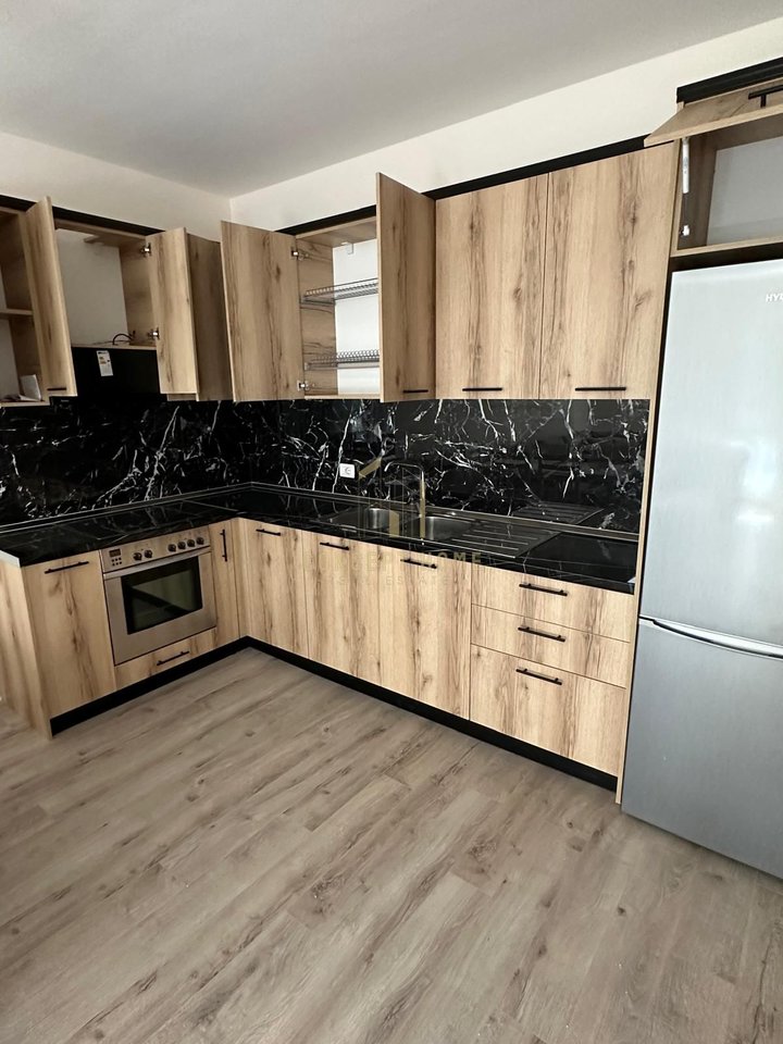 Jepet me qera apartment 2+1 Rruga 5 Maj