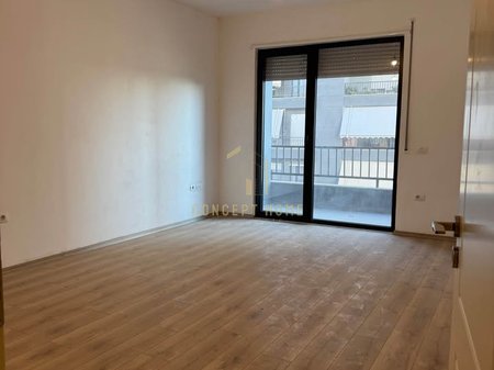 Shitet Apartament 2+1+2 ne Kinostudio