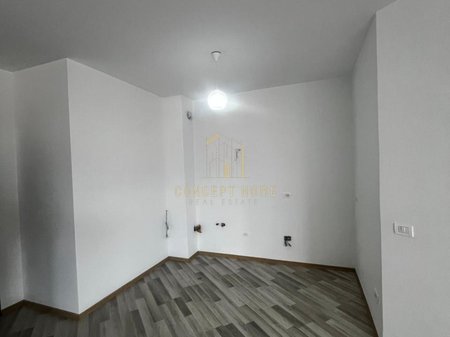 Shitet apartament 2+1 ne Yzberisht