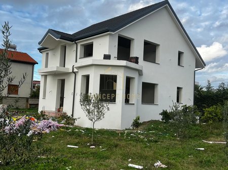 Shitet Shtepi Private ne Durres