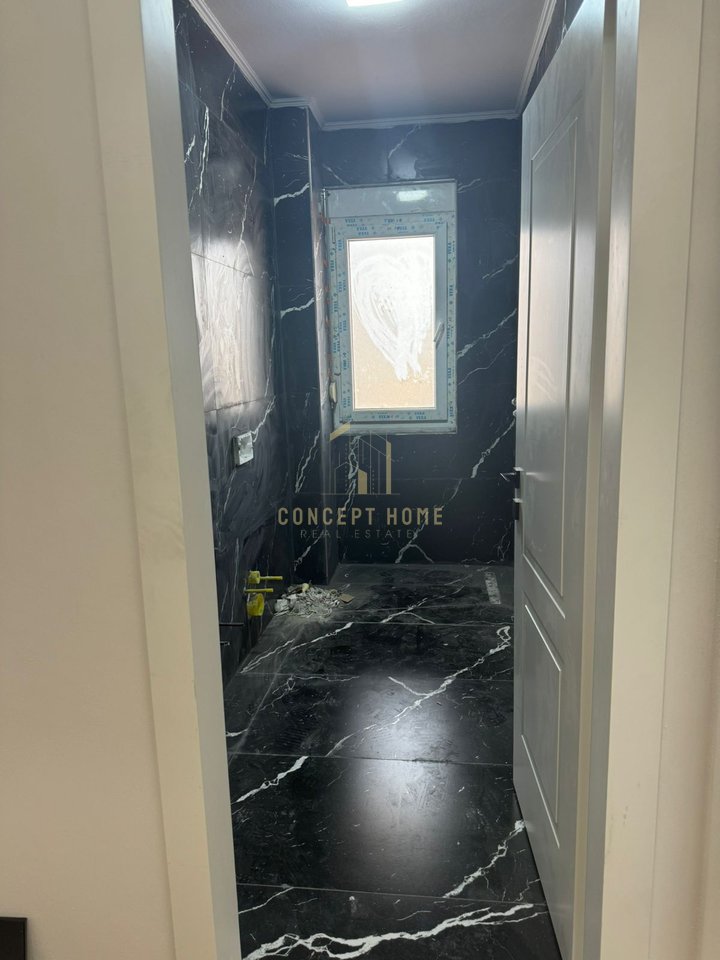 Shitet Apartament 2+1+2 tek Kodra e diellit.