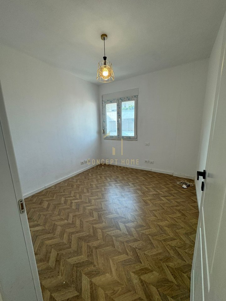 Shitet Apartament 2+1+2 tek Kodra e diellit.