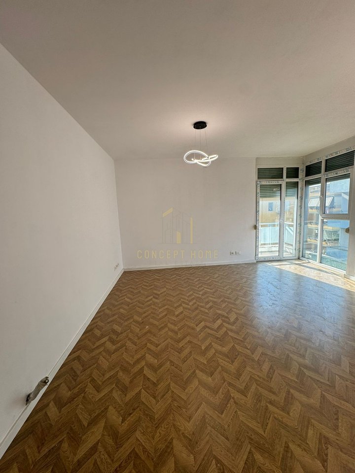 Shitet Apartament 2+1+2 tek Kodra e diellit.