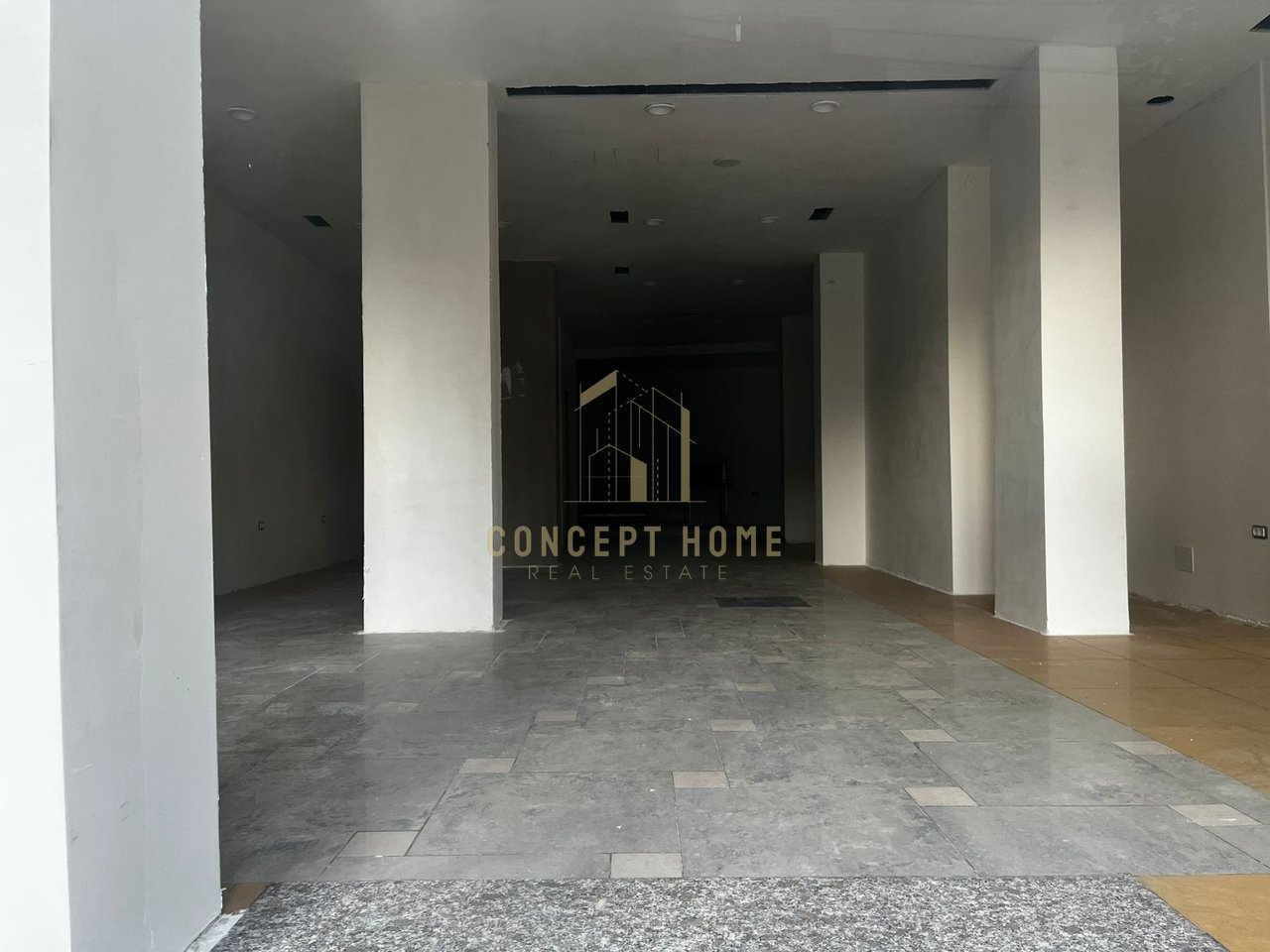 Jepet me qera dyqan ne Qender