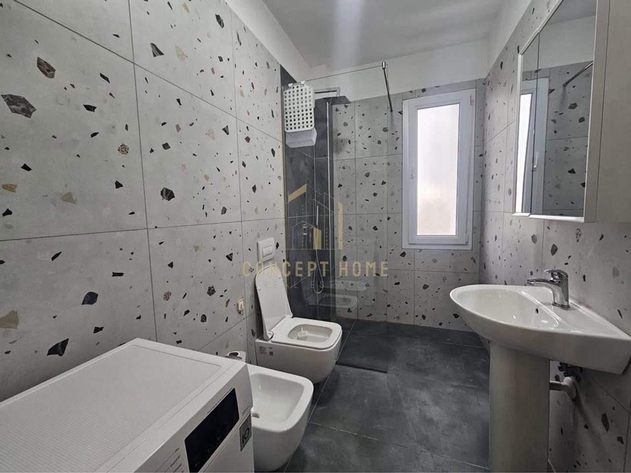 Jepet me qera apartament 3+1 tek Ish Fusha Aviacionit