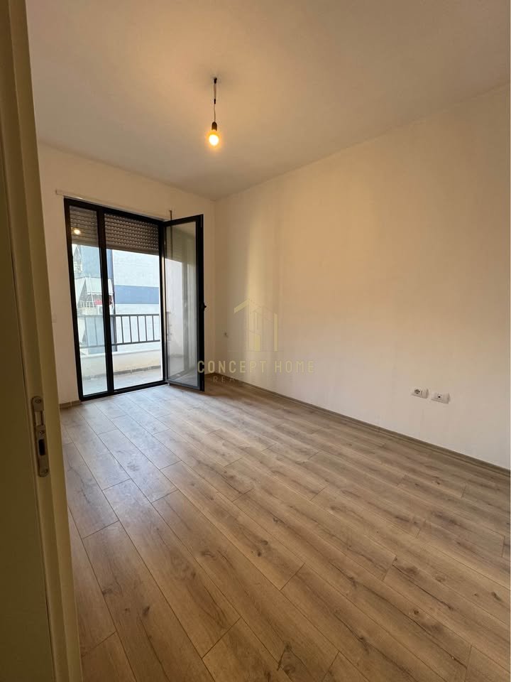 Shitet Apartament 2+1+2 ne Kinostudio