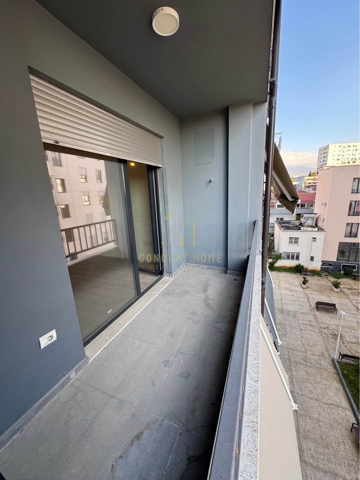 Shitet Apartament 2+1+2 ne Kinostudio