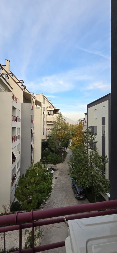 Jepet me qera Apatament 2+1 tek Liqeni i Thate