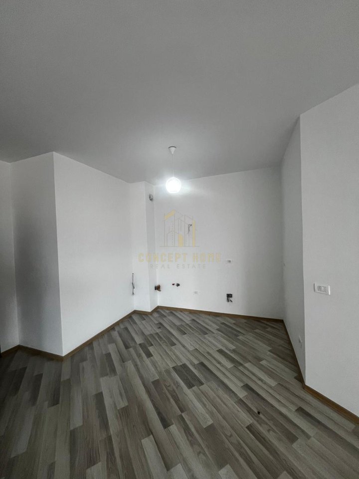 Shitet apartament 2+1 ne Yzberisht