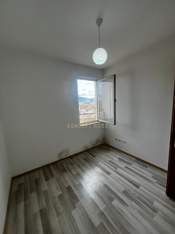 Shitet apartament 2+1 ne Yzberisht