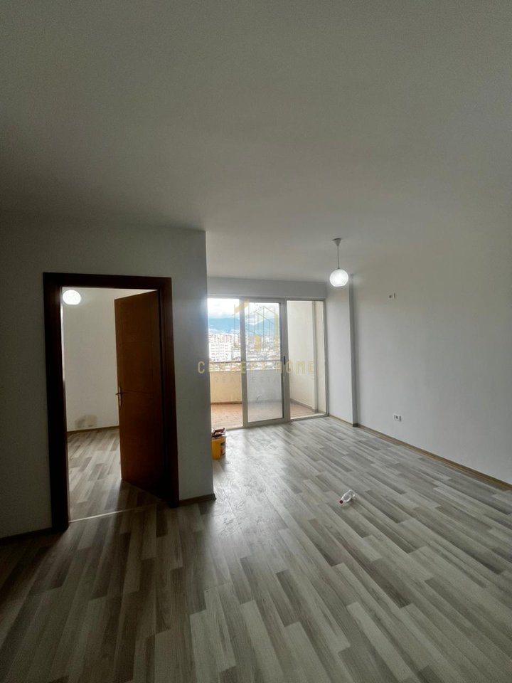 Shitet apartament 2+1 ne Yzberisht