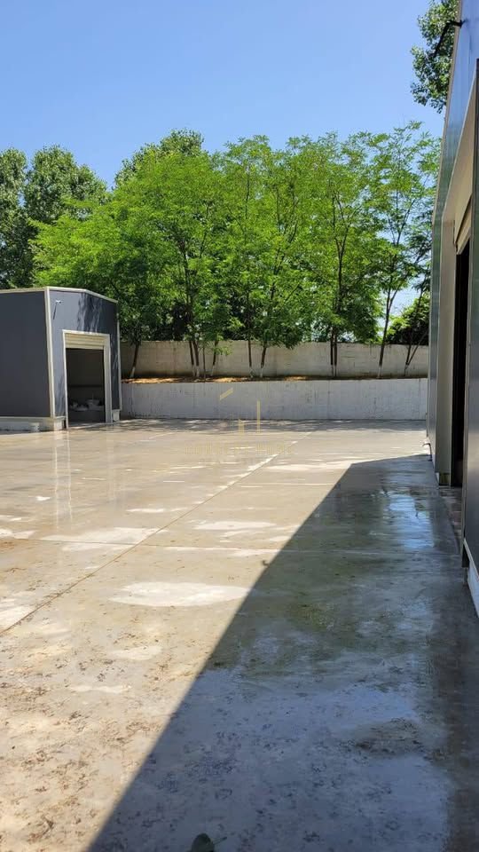Shop for rent in Rinas, Tirana - 1700€ | 310 m²