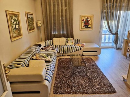 Jepet me qera Apartament 2+1 ne Bllok