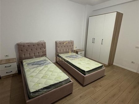 Jepet me qera apartament 2+1+Parkim ne Kamez