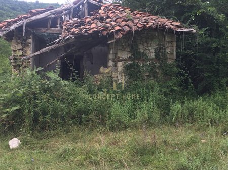Terreno in vendita a Linzë, Tirana - €90.000 | 1200 m²